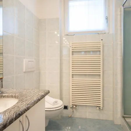- In 5 Minutes From Lecco Center Апартаменты
