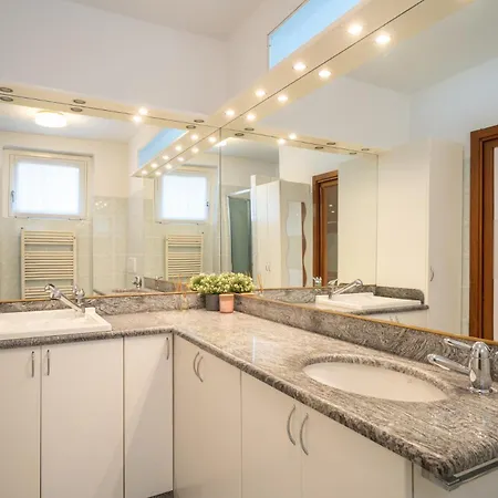 - In 5 Minutes From Lecco Center Lejlighed Galbiate