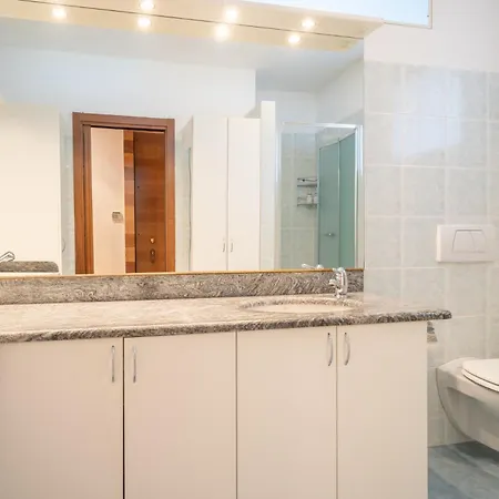 - In 5 Minutes From Lecco Center Апартаменты *